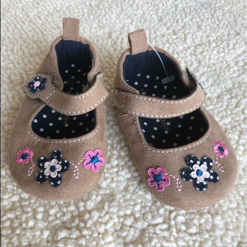 Baby girl brown dress shoes size 1. Floral details